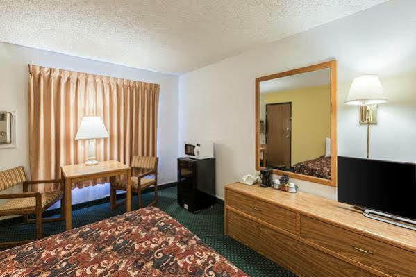 Hotel Super 8 By Wyndham Grand Island Esterno foto